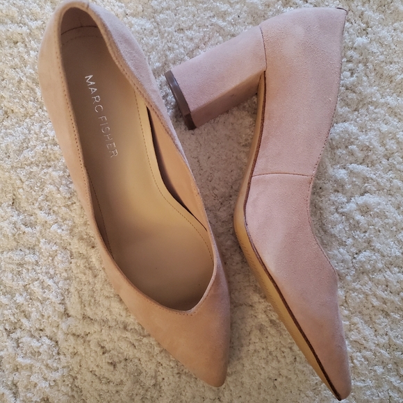 Marc Fisher Caitlin Pump - Picture 1 of 3
